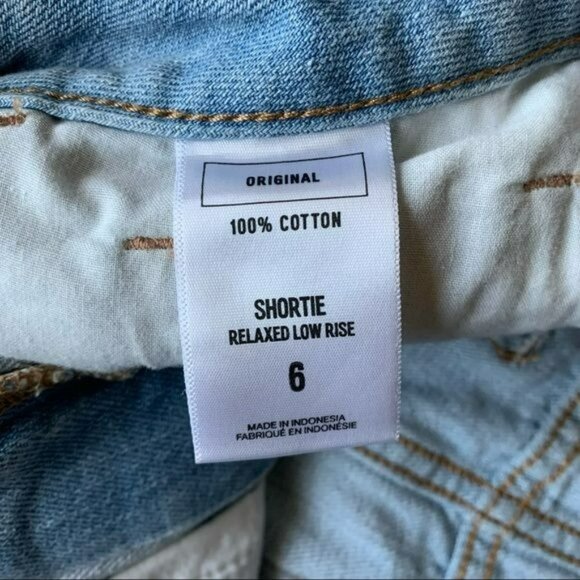 Express low rise denim shorts with peel a boo embroidered flowers on the pockets - Picture 7 of 10